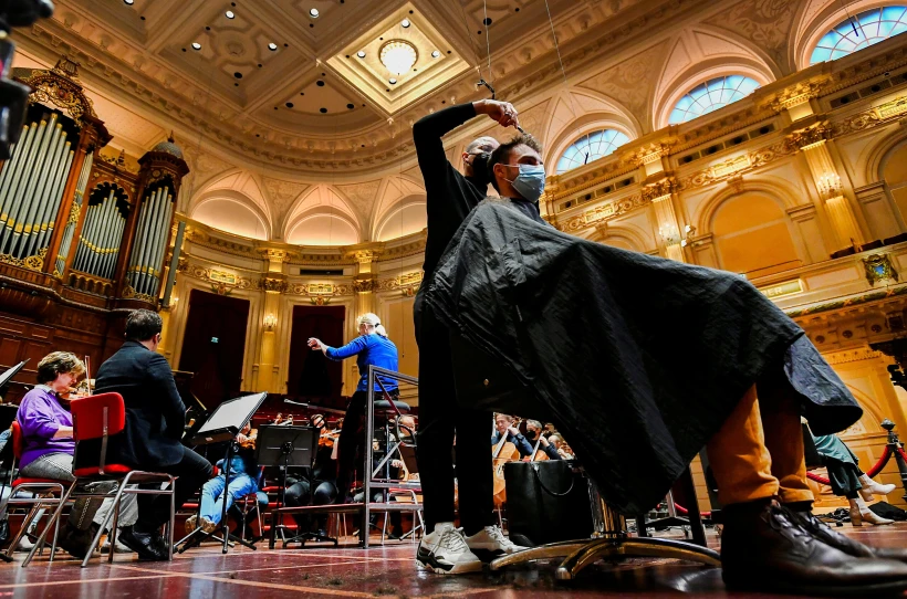 תספורת על בימת הקונצרטחבאו באמסטרדם