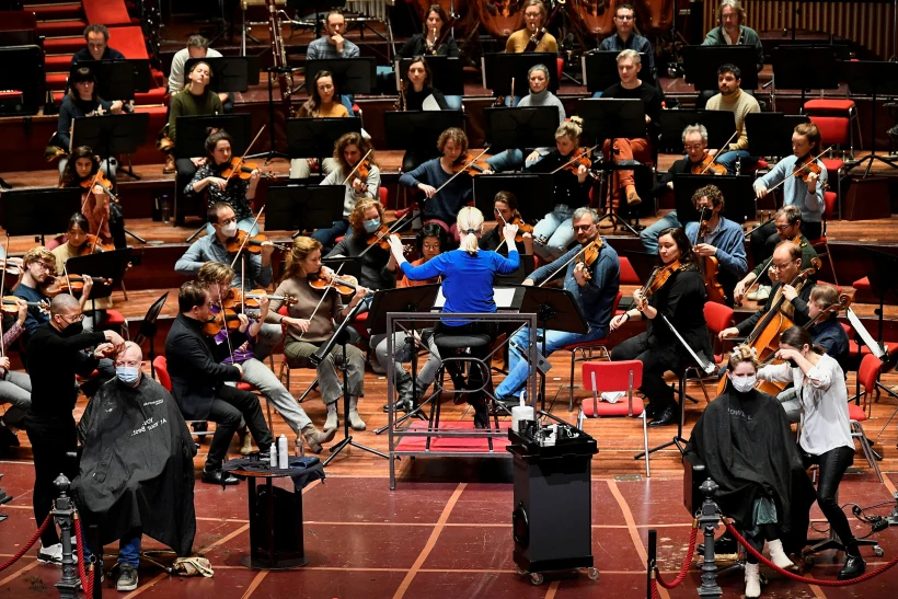 תספורת על בימת הקונצרטחבאו באמסטרדם