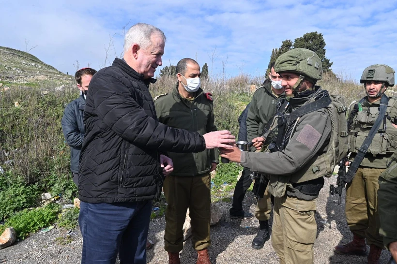 שר הביטחון בני גנץ בסיור בשומרון
