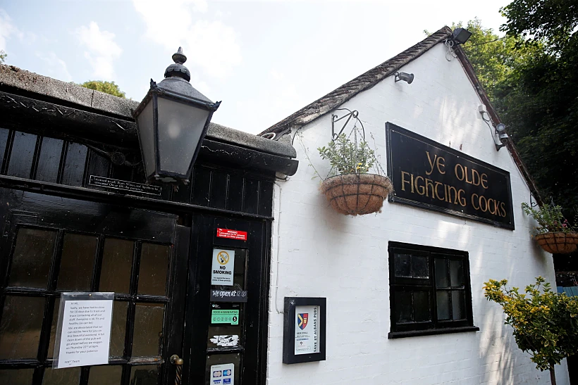 הבר Ye Olde Fighting Cocks