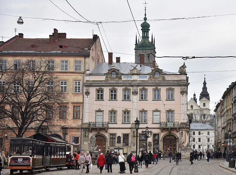 אזרחים אוקראינים ברחובות לבוב