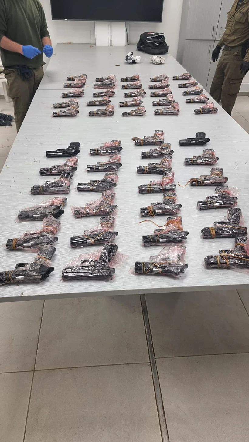 אקדחים שנתפסו ע''י כוחות הביטחון בבקעת הירדן