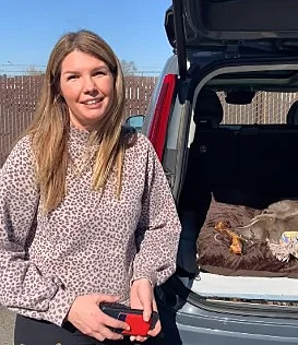 הבעלים מישל והכלבה זואי במפגש ראשון לאחר 12 שנים