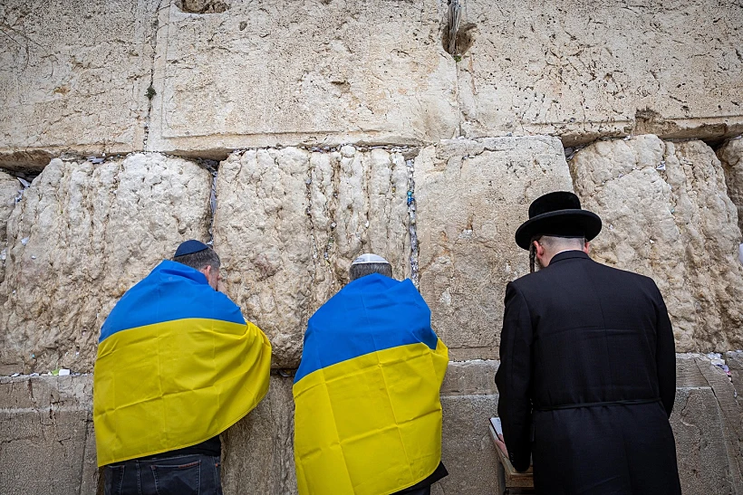 תפילה לשלומם של אזרחי אוקראינה ולוחמיה בכותל המערבי