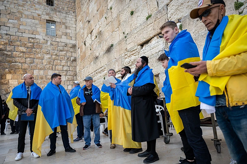 תפילה לשלומם של אזרחי אוקראינה ולוחמיה בכותל המערבי