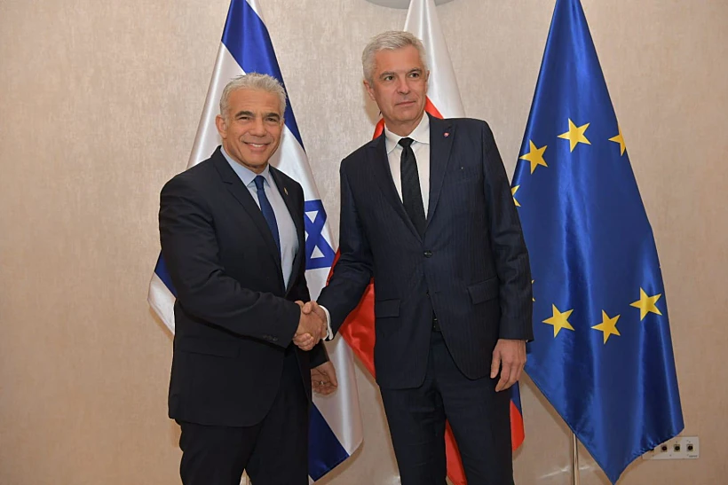 שר החוץ יאיר לפיד עם איוואן קורצ׳וק, שר החוץ הסלובקי