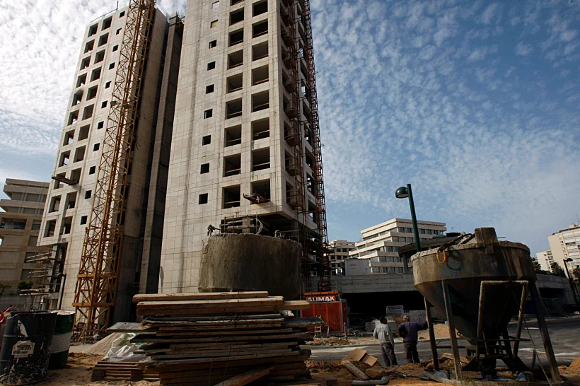 אתר בנייה בתל אביב