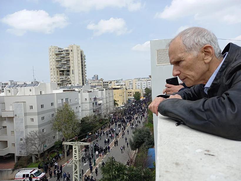 השר לביטחון הפנים עמר בר-לב בתום הערכת מצב בחמ''ל המשטרה סמוך לבית העלמין בבני ברק
