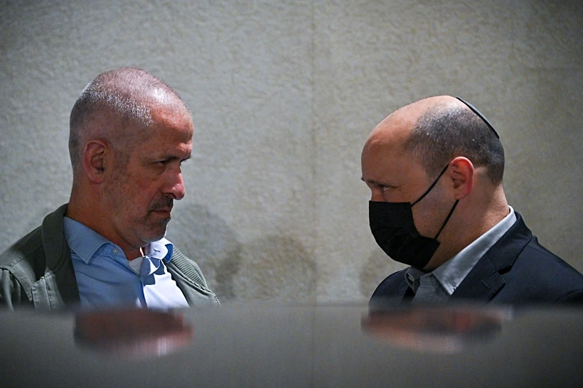 רה''מ נפתלי בנט וראש השב''כ רונן בר בזירת הפיגוע בחדרה