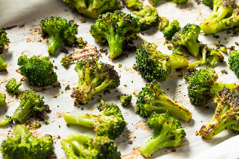 Homemade,organic,roasted,green,broccoli,with,salt,and,pepper