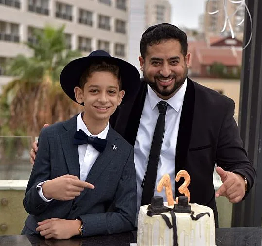 יעקב שלום עם בנו