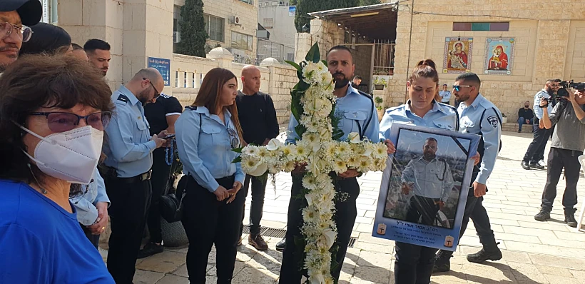 שוטרים בטקס האשכבה של רס''מ אמיר ח'ורי