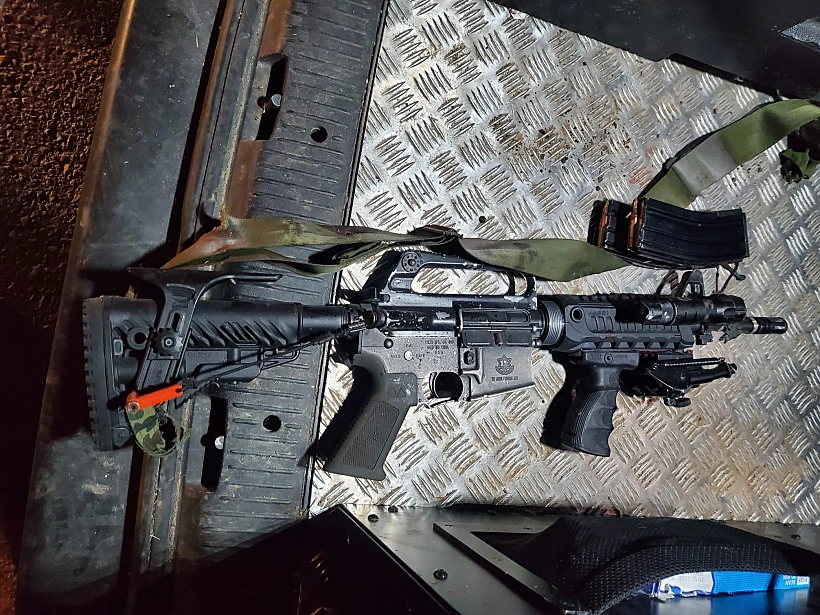 נשק של אחד המחבלים שנתפס בתום הקרב בין טולכרם לג'נין