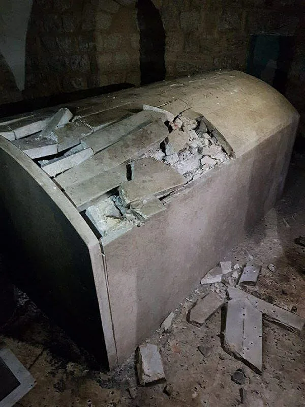 קבר יוסף בשכם לאחר שנהרס על ידי פלסטינים