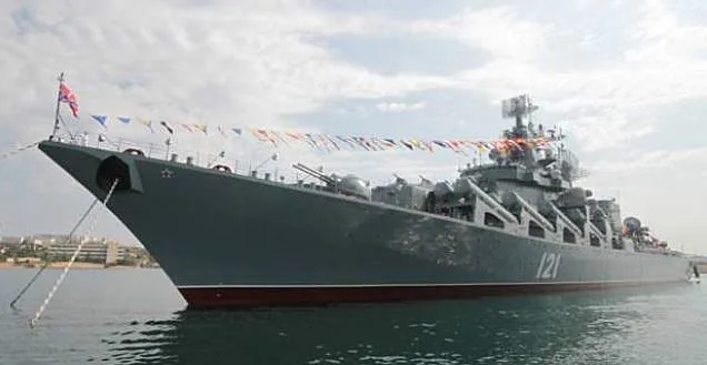 אוניית המלחמה ''מוסקבה'' שנפגעה על ידי טיל ''נפטון'' תוצרת אוקראינה