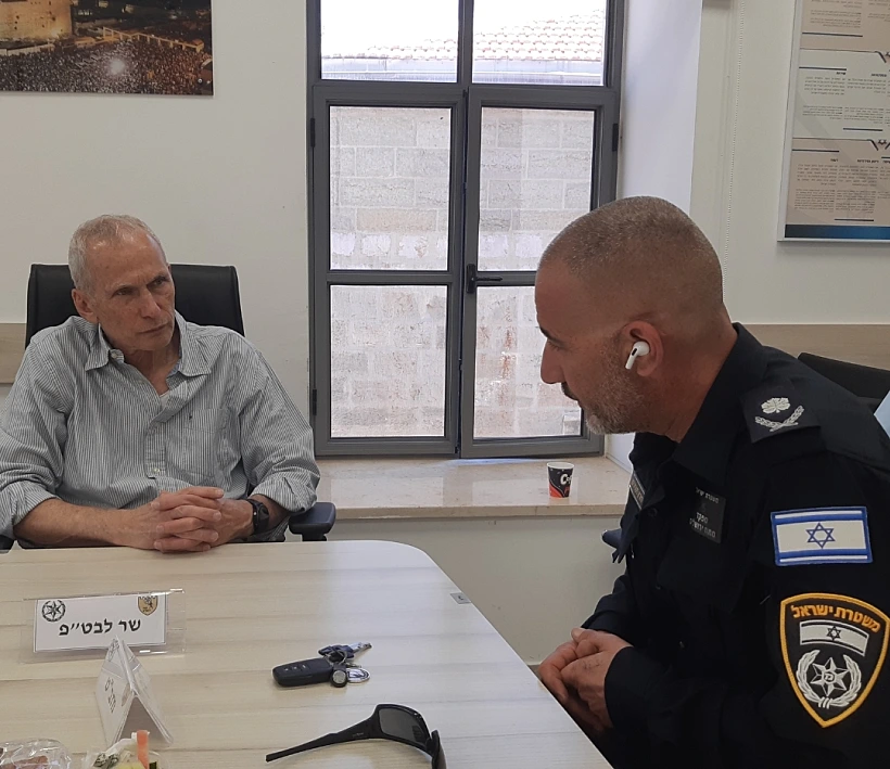 השר לביטחון פנים עמר בר לב עם מפקד מחוז ירושלים דורון תורג'מן