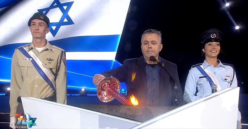 סא''ל במיל' מוניר מאדי משיא את המשואה