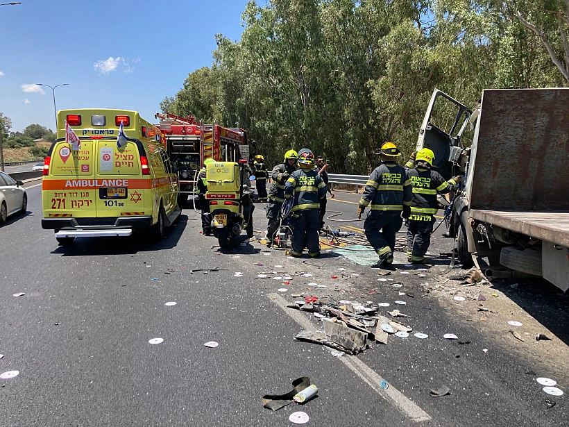 זירת התאונה בכביש 4 סמוך לצומת רעננה