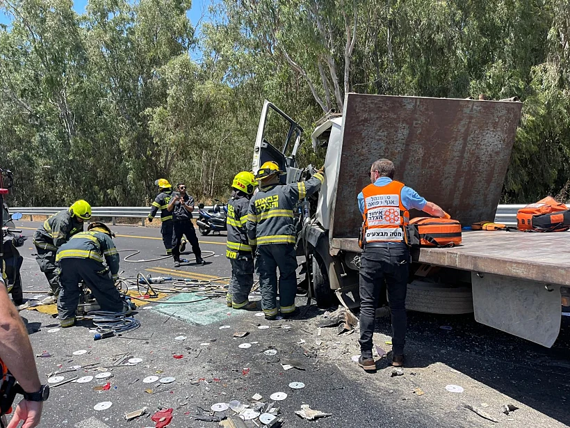 זירת התאונה בכביש 4 סמוך לצומת רעננה