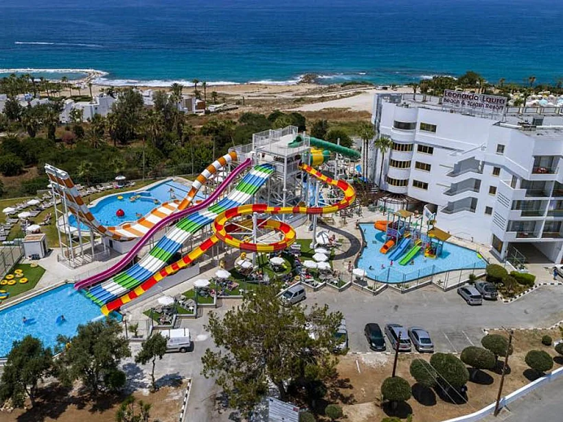 Leonardo Laura Beach And Splas