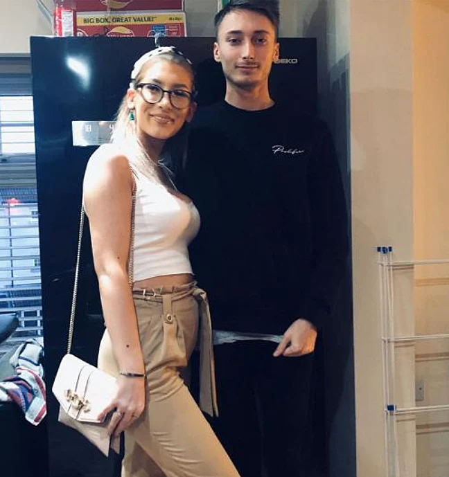 צואה הונחה על דלתם של הורים צעירים באנגליה