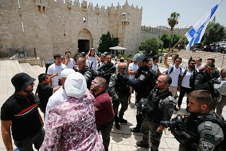 עימותים בשער שכם, מצעד הדגלים