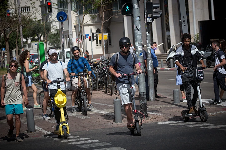 כאוס במדרכות ובכבישים: מבחן הקורקינטים הגדול