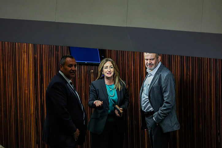 וליד טאהא ג'ידא רינאוי זועבי