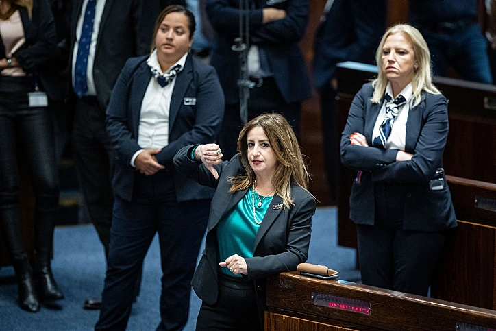ח''כ ג'ידא רינאוי-זועבי מצביעה נגד תקנות יו''ש