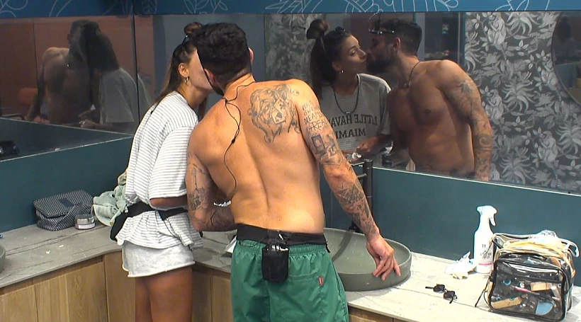 דיאן שוורץ ונתנאל רודניצקי בנשיקה