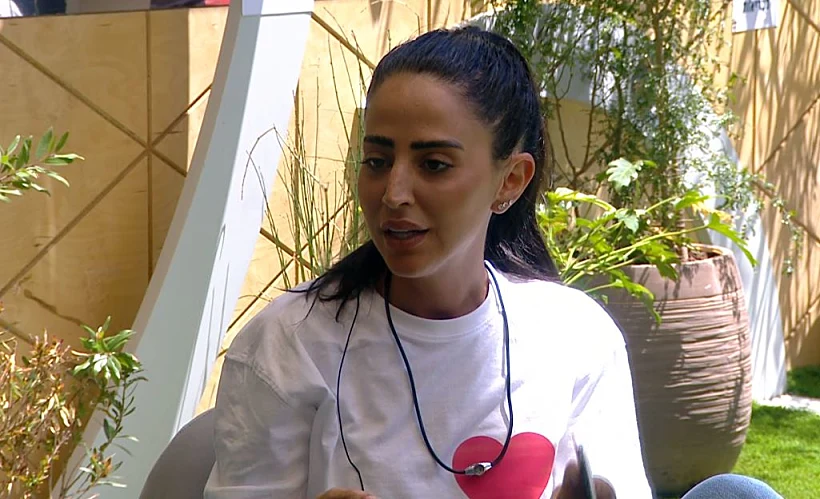 בר בחצר | האח הגדול עונה 4