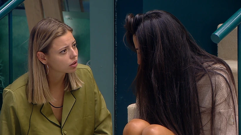 טליה ומרינה על המדרגות | האח הגדול עונה 4