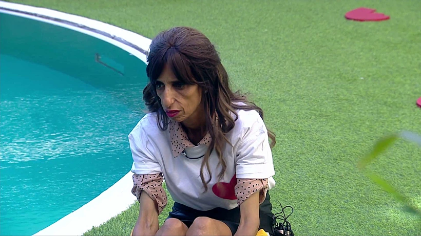 דינה בחצר | האח הגדול עונה 4