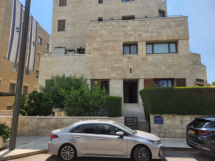 הדירה שבה יתגורר יאיר לפיד סמוך למעון בבלפור