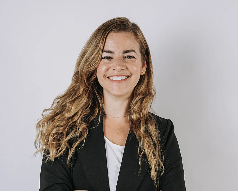 עו''ד גל זוטא, מומחית לתעופה ותיירות