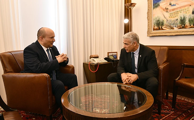 ראש הממשלה הנכנס יאיר לפיד ולשעבר - נפתלי בנט