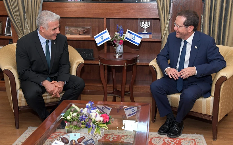 נשיא המדינה נועד עם ראש הממשלה הנכנס יאיר לפיד בבית הנשיא