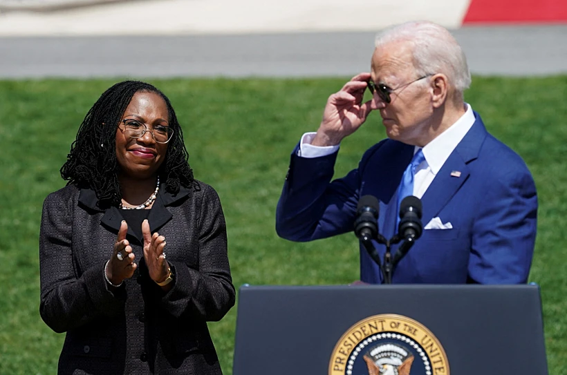 נשיא ארה''ב, ג'ו ביידן והושפטת קטנג'י בראון ג'קסון