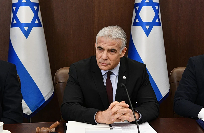 יאיר לפיד בישיבת הממשלה הראשונה שלו כראש ממשלה