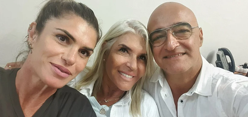 דודי אשכנזי עם רעייתו רחלי (משמאל) ואחותו אוסנת