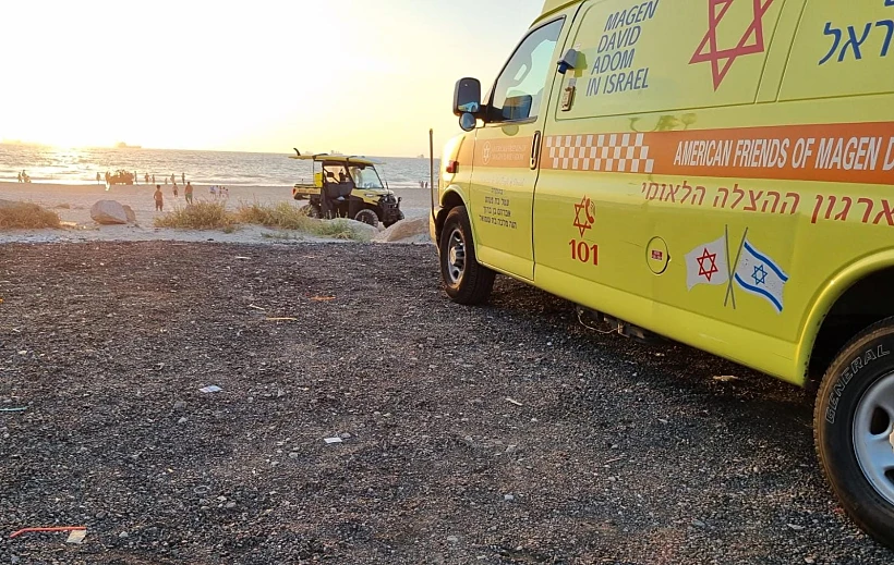 אמבולנס בחוף. ארכיון