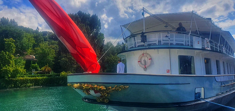 הפלגה בספינת קיטור באגם טון-צלמה גילי מצא (1)