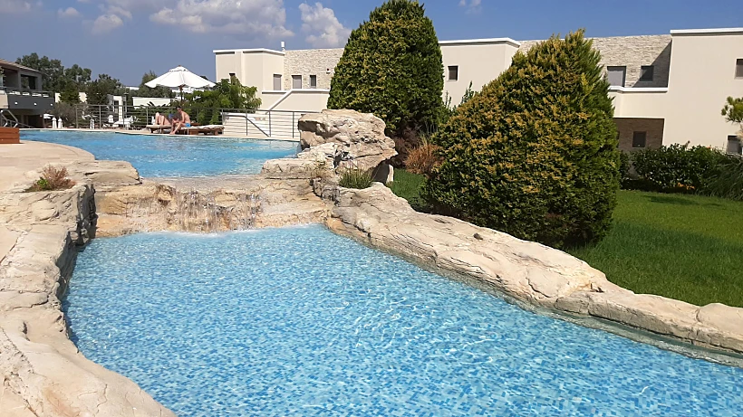 בריכת הנהר בPort Royal Villas and Spa