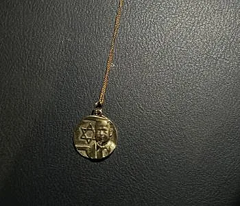 מדליון הזהב עם דמותו של נתניהו