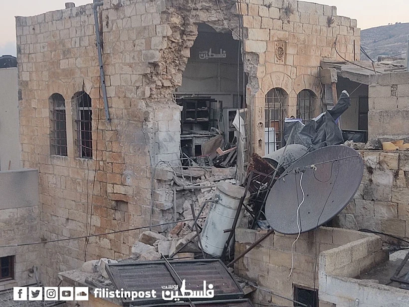 ביתו של המבוקש לאחר שהופצץ על ידי הכוחות בשכם