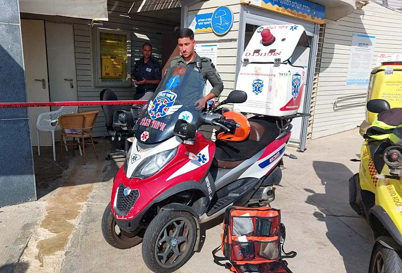 צוותי רפואה בחוף גורדון בתל אביב