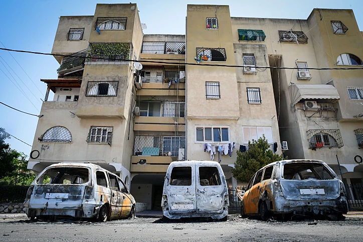 רכבים שרופים בלוד במבצע שומר החומות