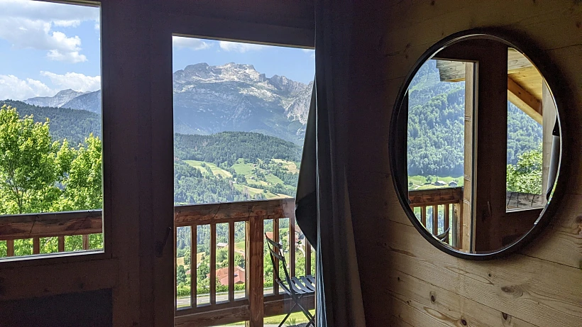 נוף מבקתה אלפינית. צילום: תאיר פאר