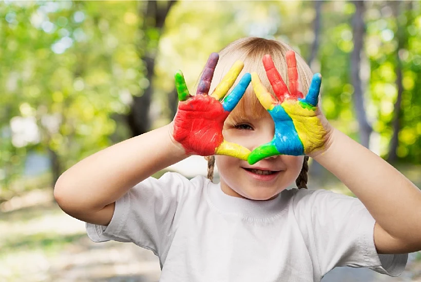 ילד עם גואש