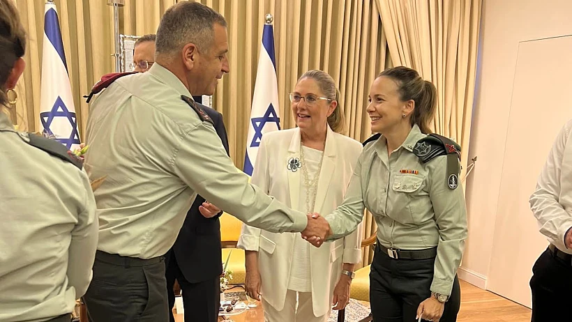 הרמטכ''ל אביב כוכבי בטקס הענקת דרגה לתא''ל נעמה רוזן גרימברג, המזכירה הצבאית הנכנסת בבית הנשיא